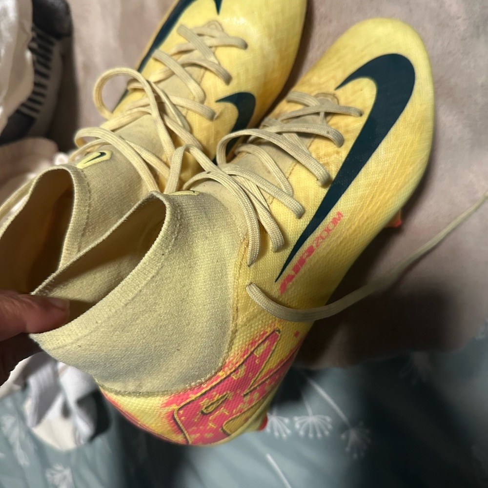 Boys Nike soccer cleats 5.5